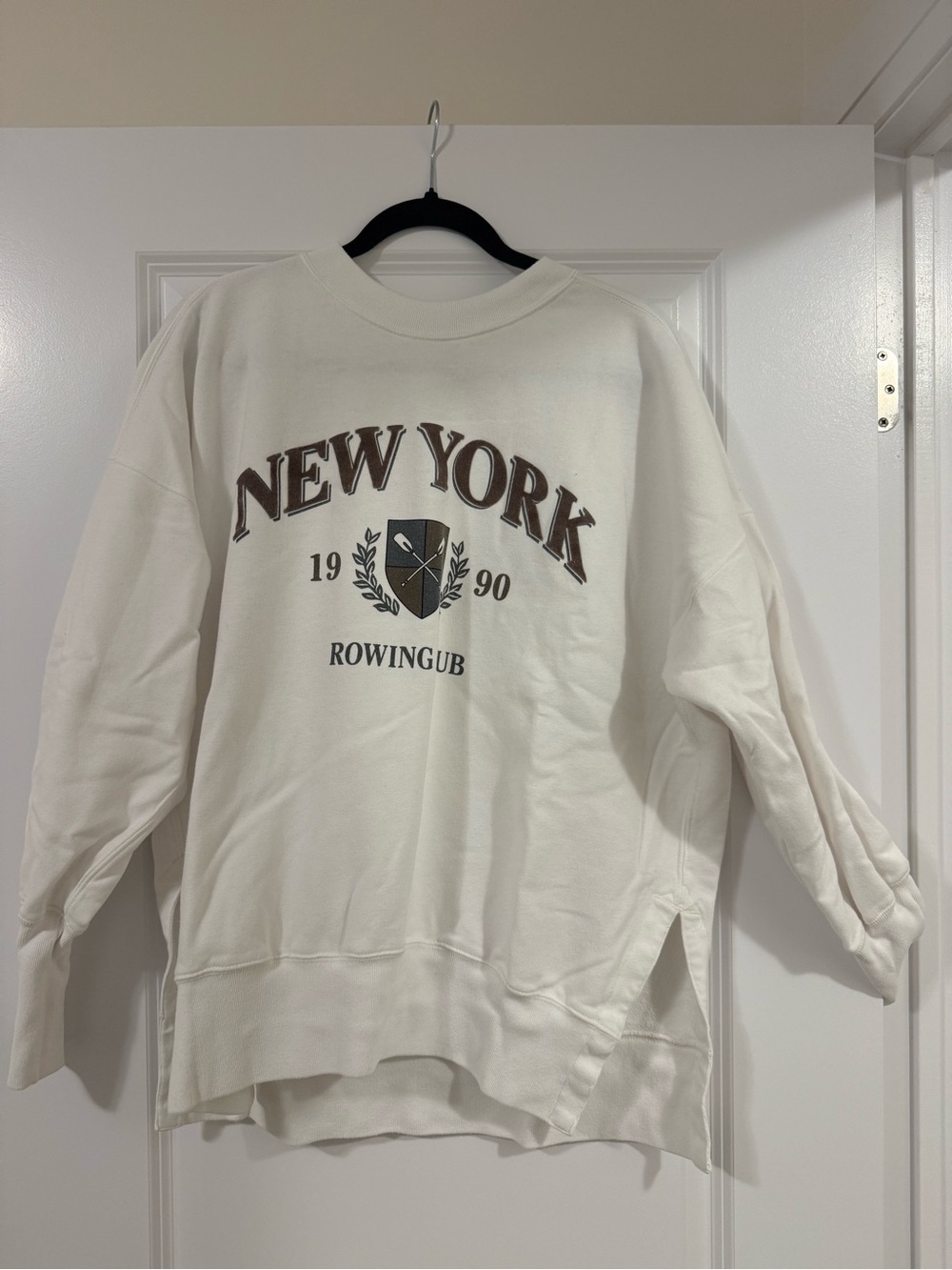 Abercrombie & Fitch Cream Graphic Crewneck Sweatshirt with Sideslits